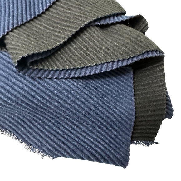 Lands End Navy and Black Ribbed Reversible Scarf - Picture 4 of 8